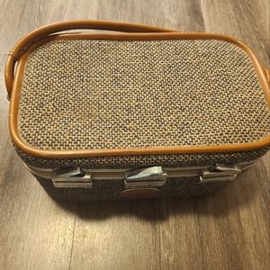 Vintage Skyway Makeup Carrier